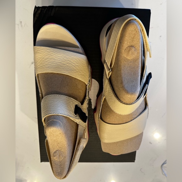 Sorel Women's Kinetic Impact II Sling Low Sandals. Rarely worn Size 8.5 new - Picture 5 of 13